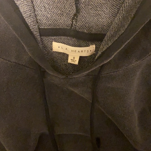 Grey Hoodie w/ cut out off the shoulder 🖤🖤 - Picture 3 of 3